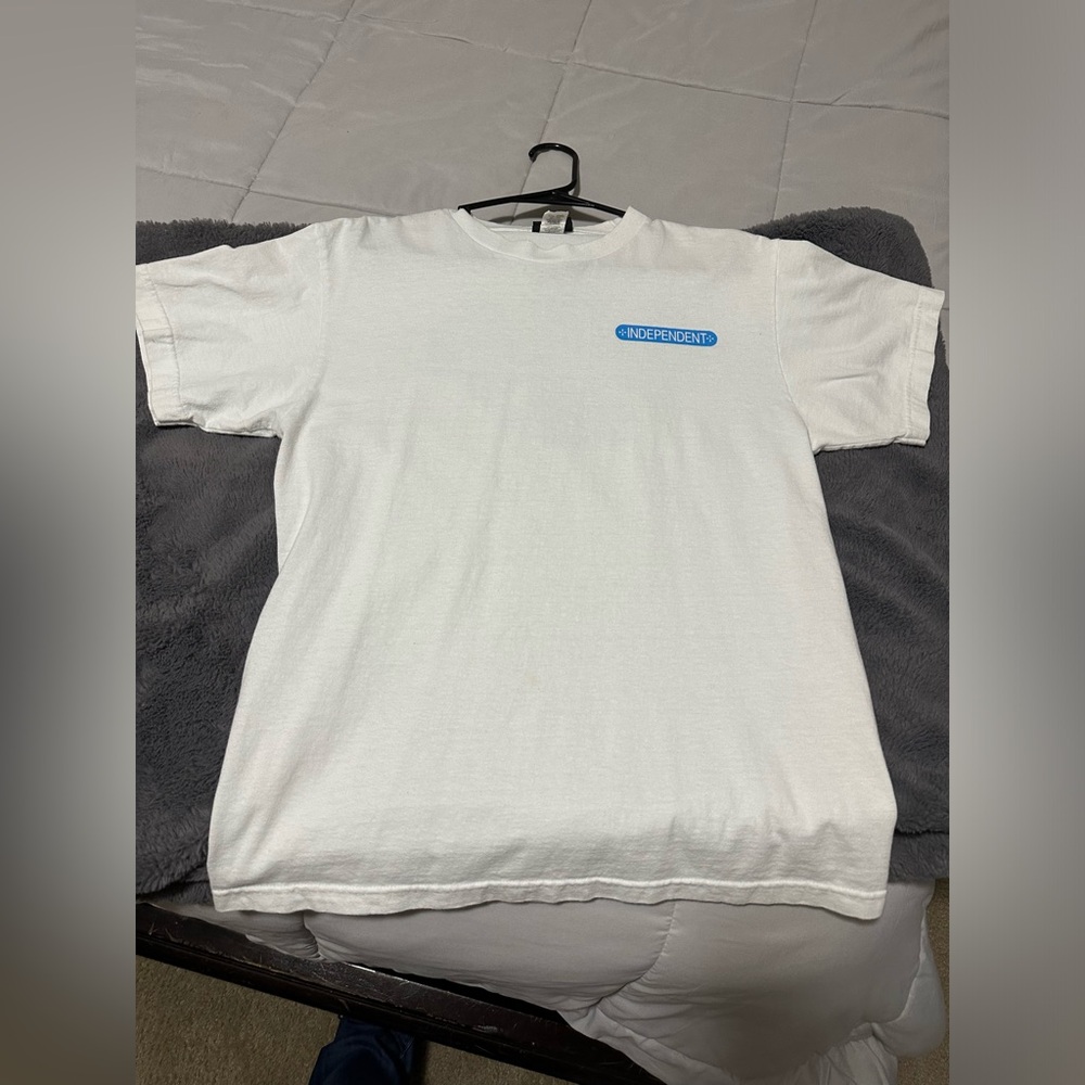 Mens medium independent shirt